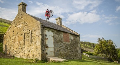 Danny MacAskill’s, se divierte en Escocia