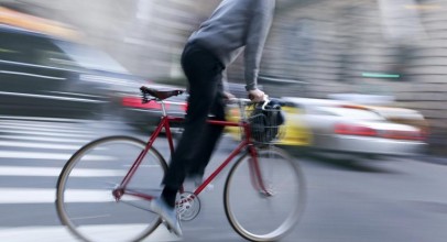 Pedalear parado o sentado?